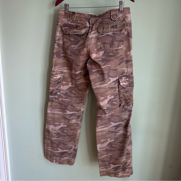 Women’s Old Navy Camouflage Cargo Pants wide leg Distressed 10R - Picture 2 of 16
